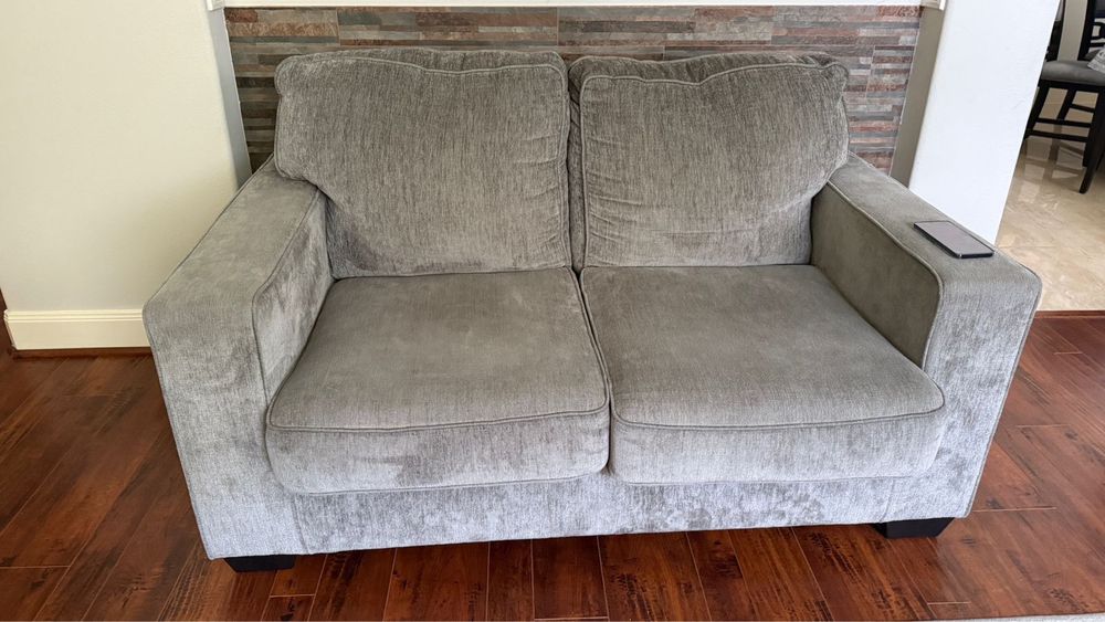 Диван двух-местный