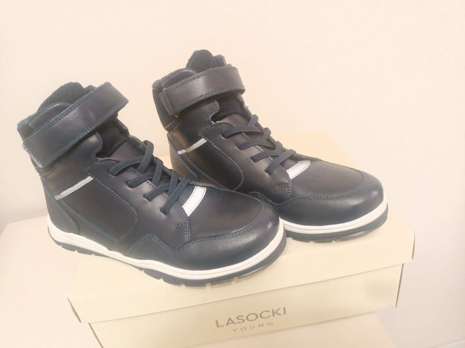 Продавам детски боти от естествена кожа