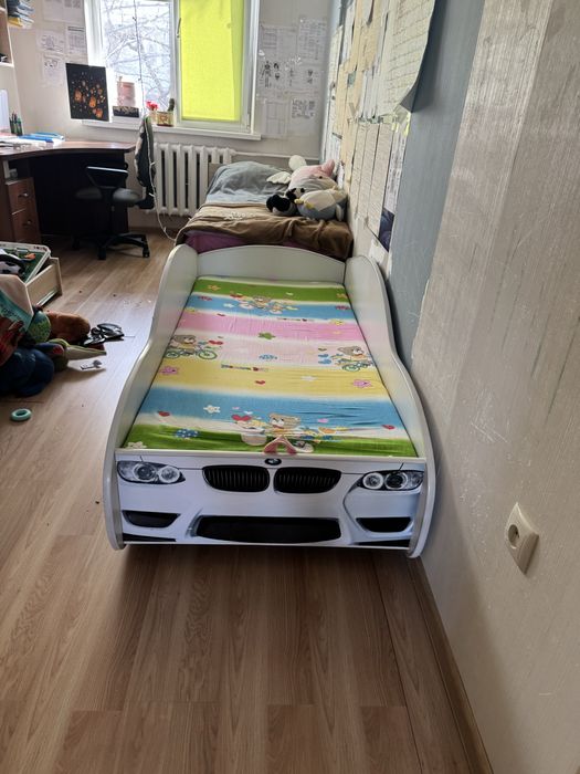 Продам бу кровать в виде машинки
