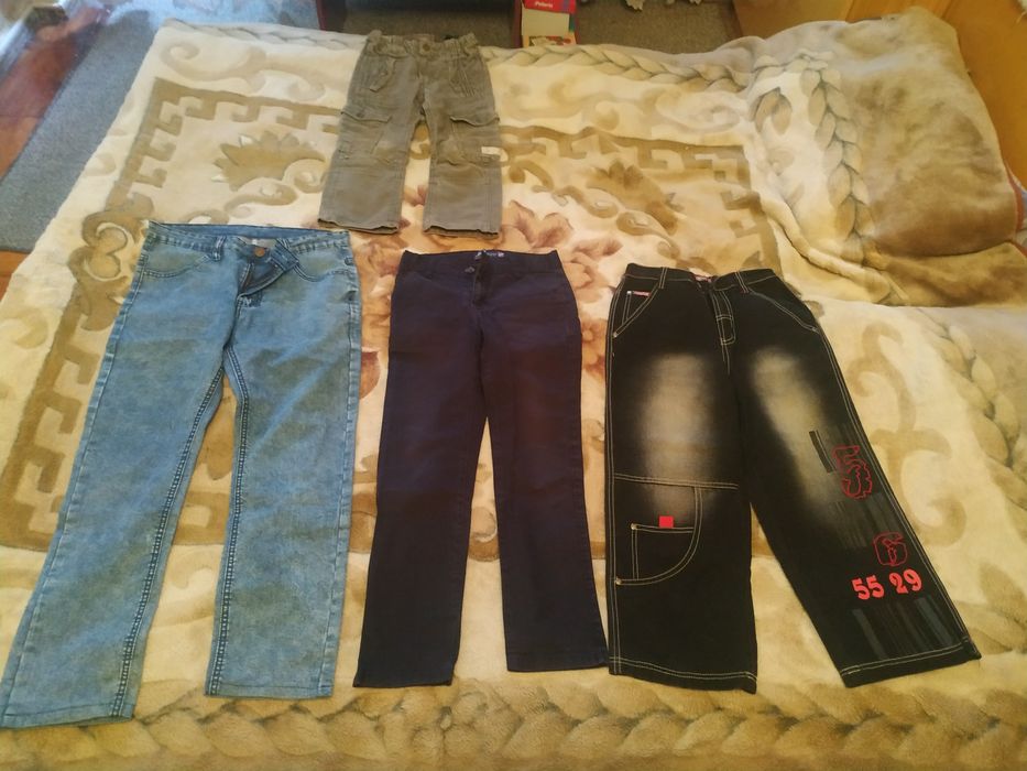 Продаются брюки классические,джинсы теплые для школы,простые джинсы.