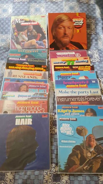 Виниловые пластинки разных направлений печатки а также форменные