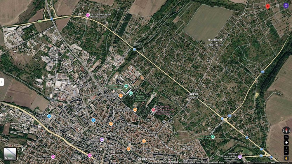 Парцел 852 кв.м. равен правоъгълен с гледка ток вода на 2 км. от центъра на Разград