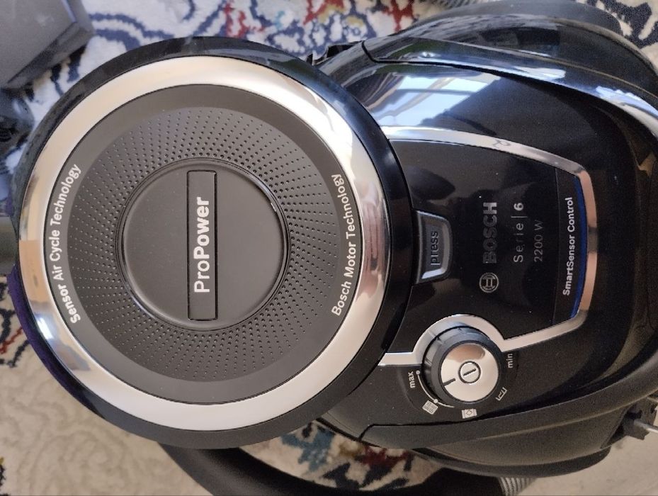 Продаётся пылесос Bosch BGS41/BGC41