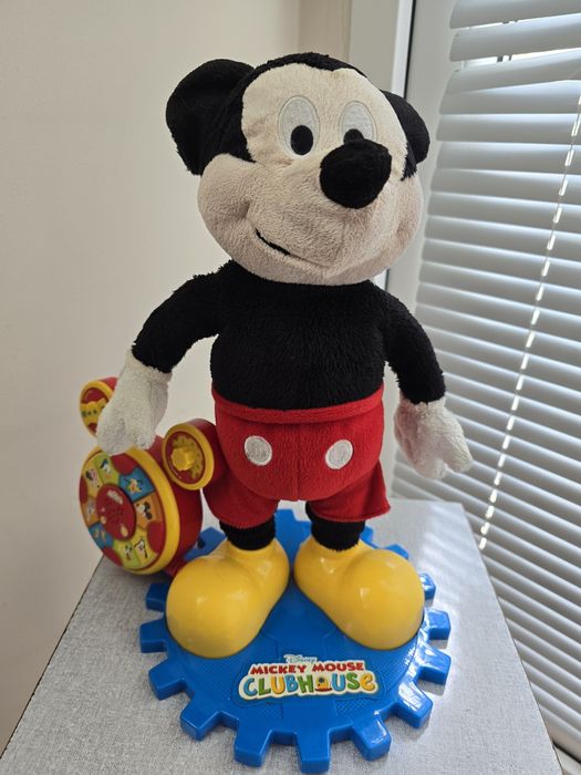 Мики Маус разказвач на приказки на италиански език