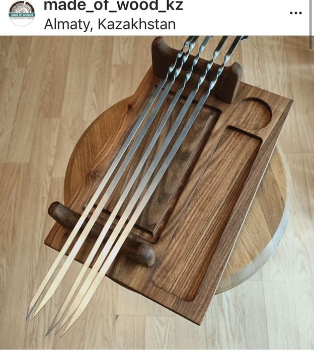 Деревянная посуда доски для подачи шашлыка