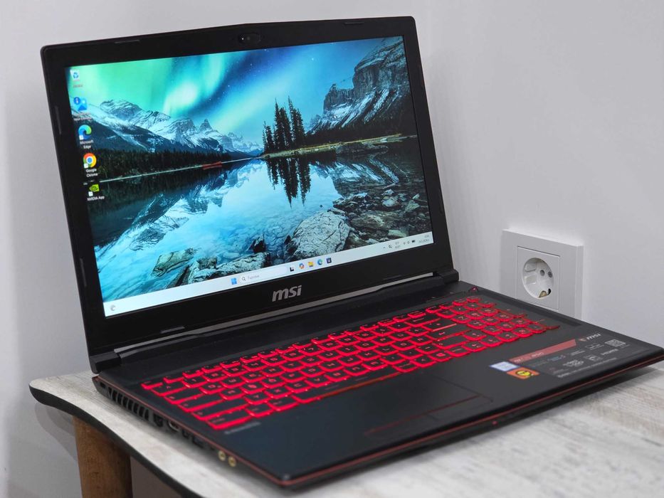 8GB RAM GTX 1650 4GB Core i7-8750H 15.6" FULL HD геймърски лаптоп MSI GL63 8SC