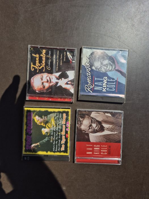 Vând Lot 12 CD muzica usoara straina mixta Jazz ,Luis Armstrong, Frank Sinatra, Tom Jones, NAT KING COLE...etc