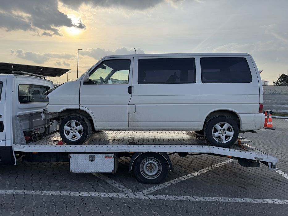 VW Transporter an 2000 Avariat