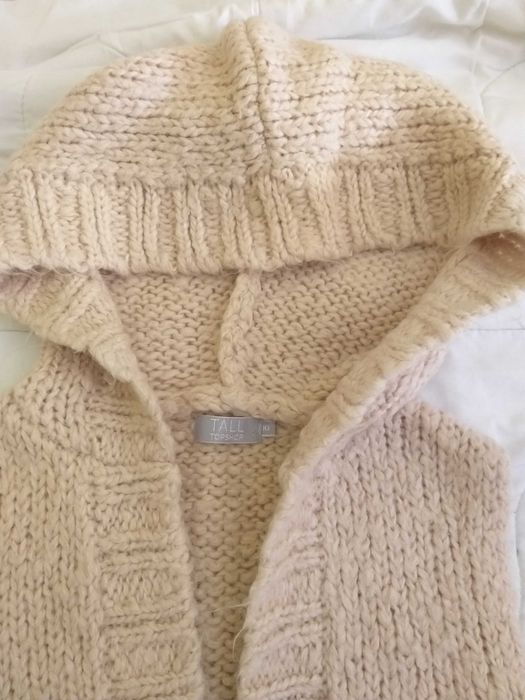 Плетено елече с качулка