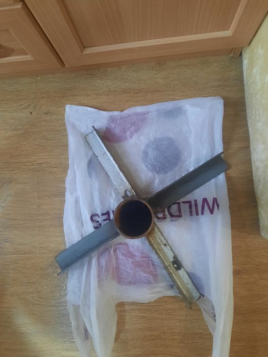 Продается крестовина под елку