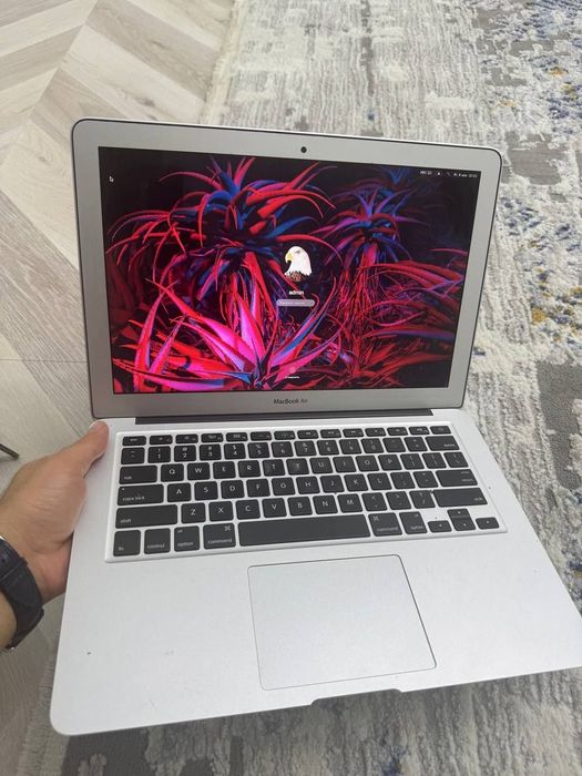 Macbook sotiladi sroshna