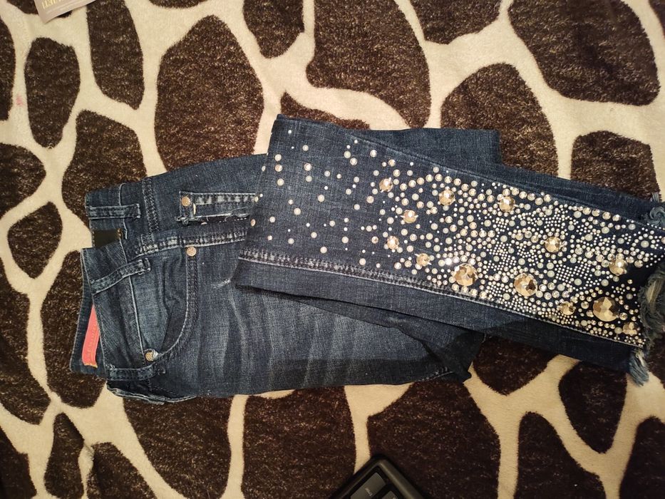 Джинсы со стразами