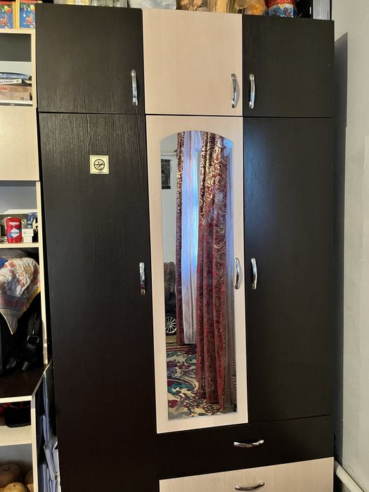 Продается шкаф для вещей и для учебы