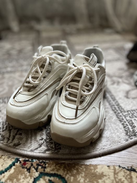 Кроссовки женские стильные