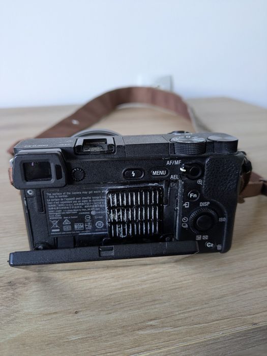 Sony a6300 Дигитална Камера в Отлично Състояние Перфектна за Видео | 4 Батерии, Аксесоари