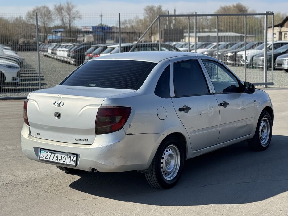 Lada Granta 2013 год