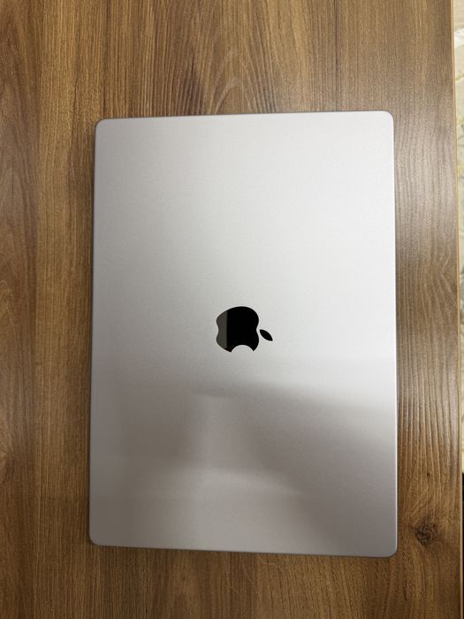 Продам macbook pro 16  m2 pro