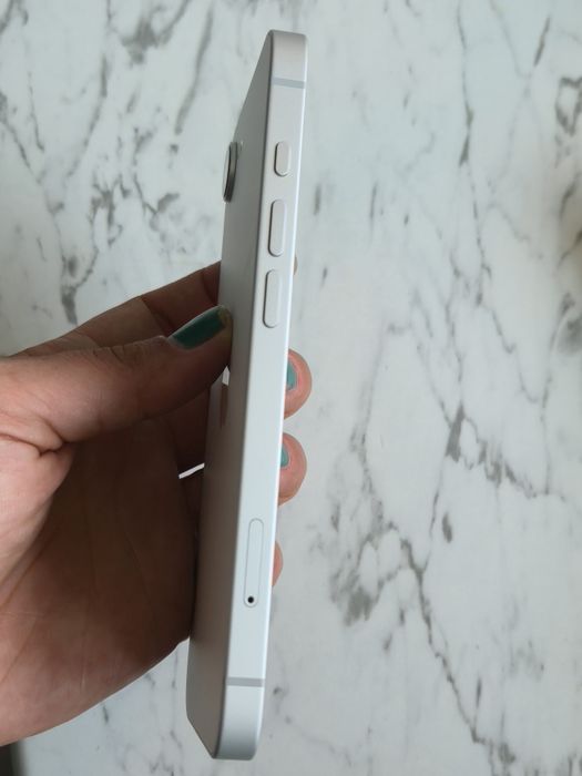 Vand iPhone 16e piese( recarosare)