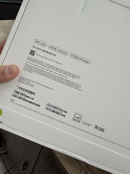 MacBook Air 13 inch M4  24GB / 512 SSD 2025