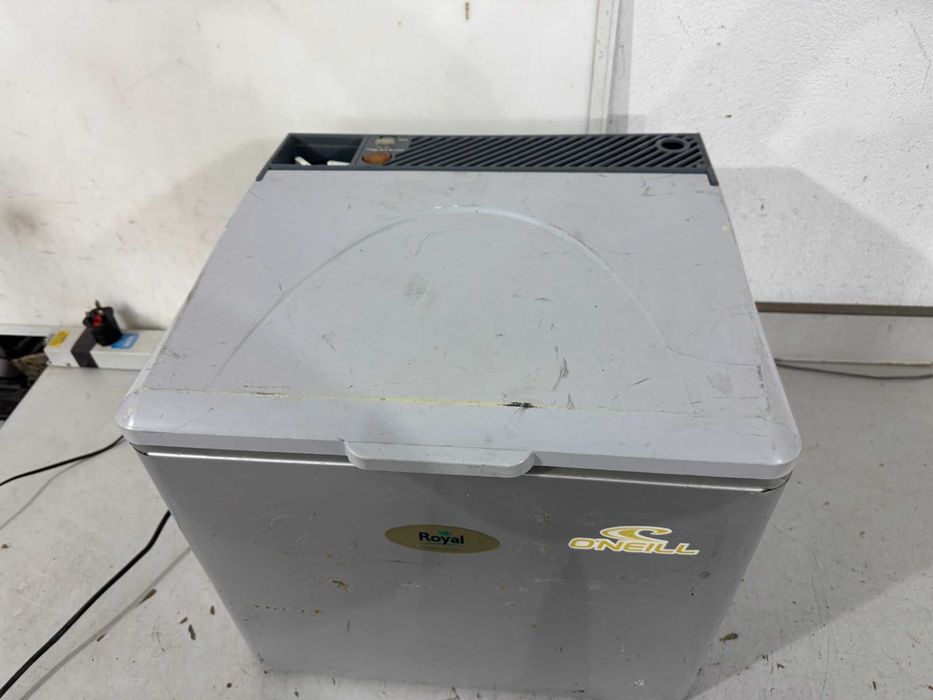 Хладилник на ток и газ - Royal