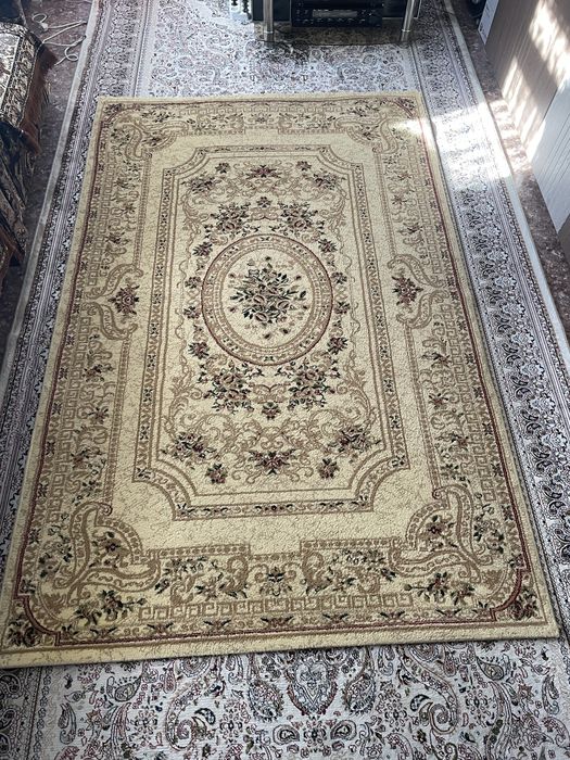 Ковер б/у в хорошем состоянии