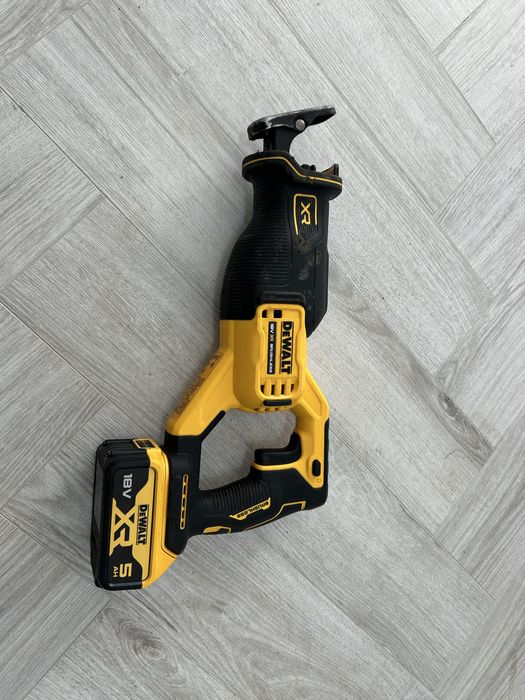 Dewalt DCS 382 ferestreu sabie