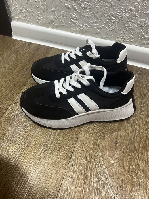 Продам кроссовки 39-40