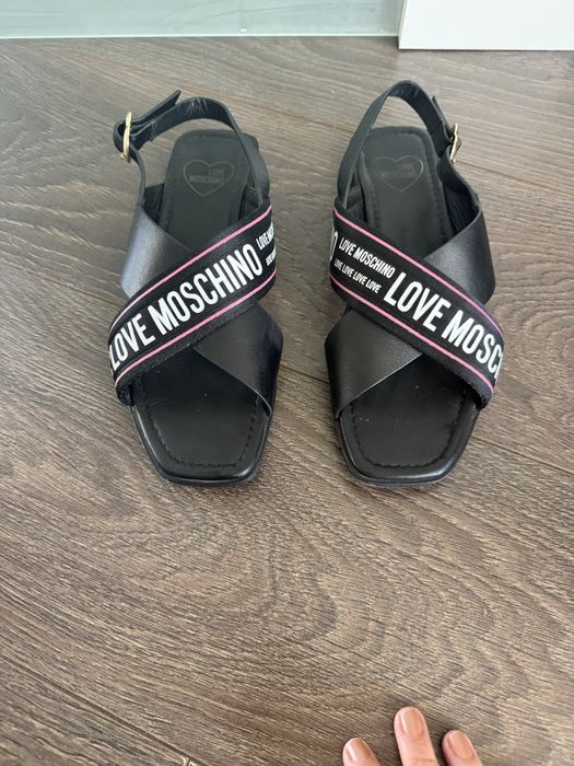 Опигинални сандали Love Moschino