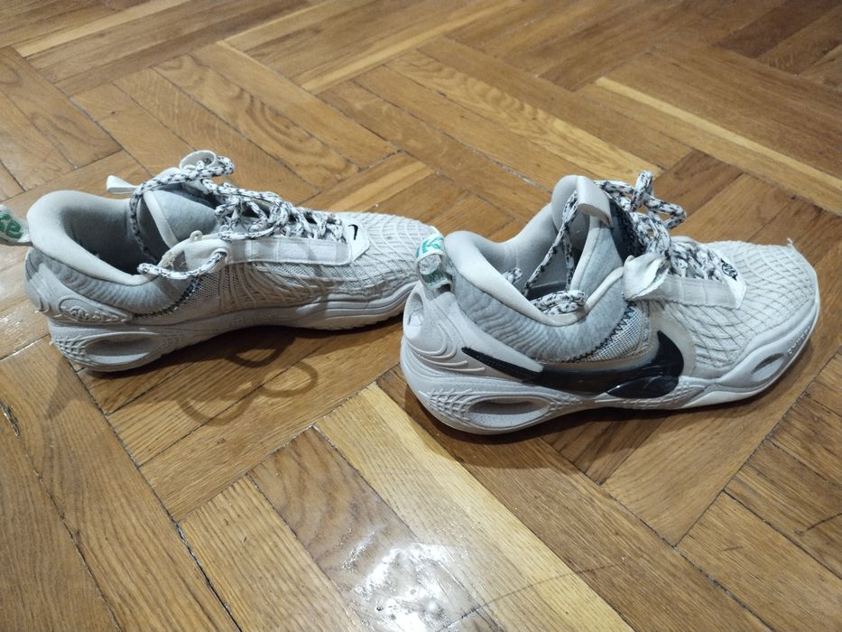 Продам кроссовки