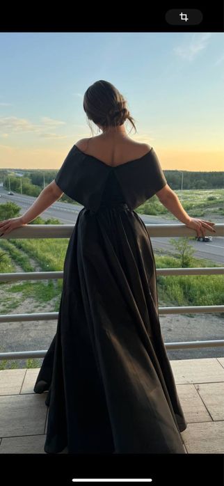 вечернее черное платье.