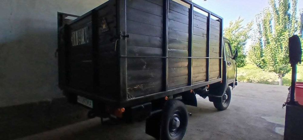 Uaz srochni sotiladi