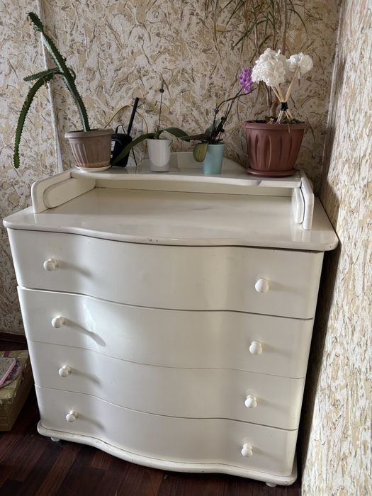 Продам срочно,Комод белый бу.