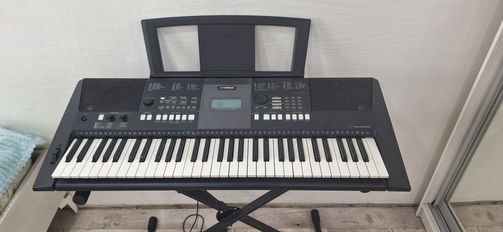 Продам синтезатор