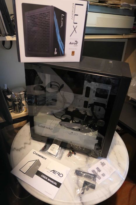 Carcasa GAMEMAX MiniAero MATX MiniTower PC + Sursa Alimentare AeroCool LUX 650W 80 Bronze