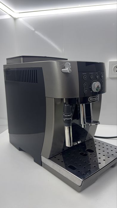 Кофемашина Delonghi Magnifica S smart