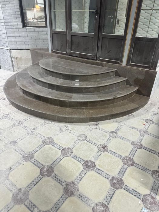 Гранит,мрамор,травертин,подступеник