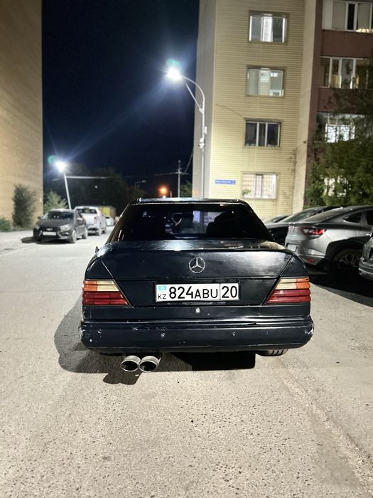 Mercedes 124 синий