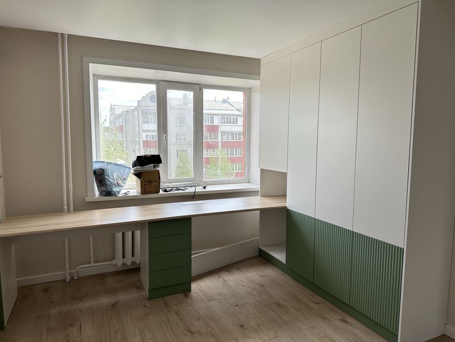 Продам детский шкаф с партой