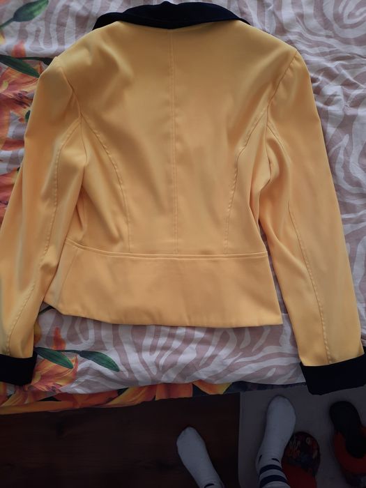 Дамско сако с дълъг ръкав