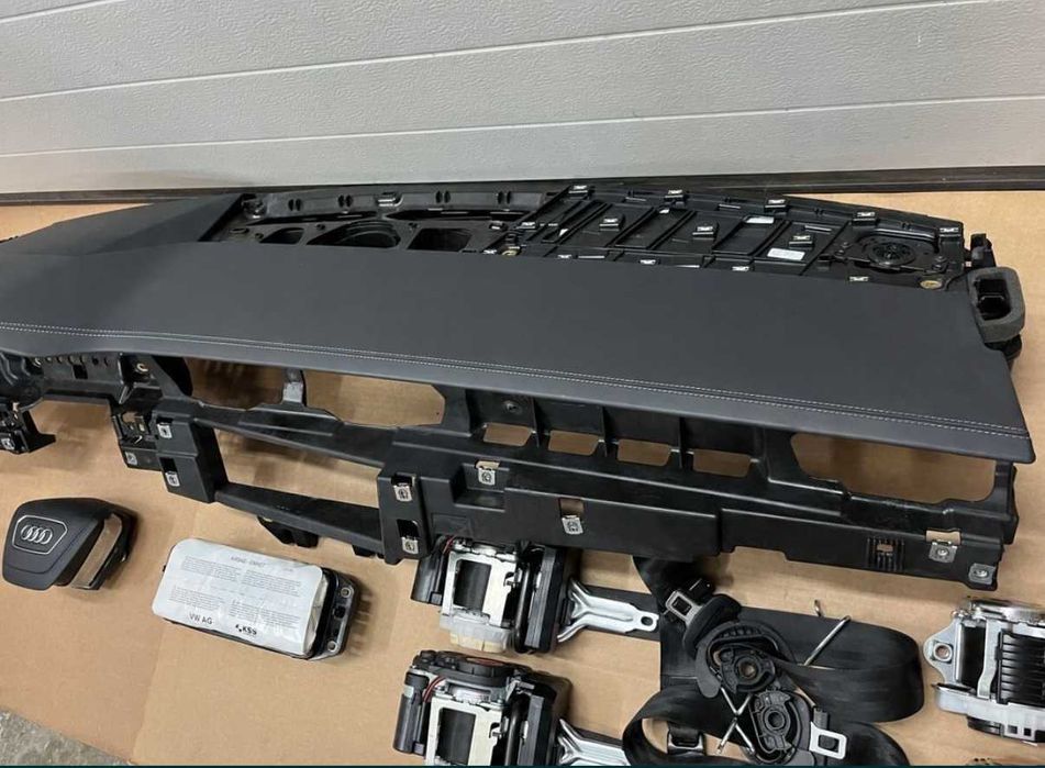 Арнматурно табло колани airbag A6 C8 A7 4K гладка кожа, бял шев Оригин