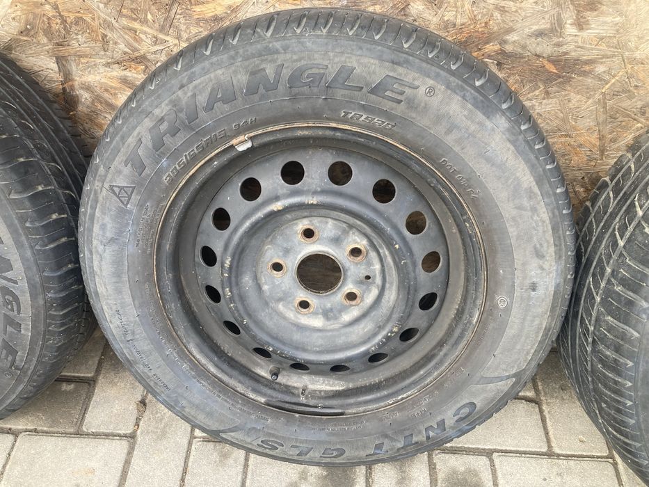 Шины с дисками в хорошем состояние