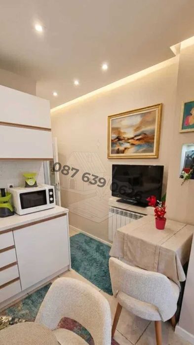 Продава се Тристаен апартамент в Пловдив, Център - 60 кв.м за 1156 €/кв.м - Снимка #2