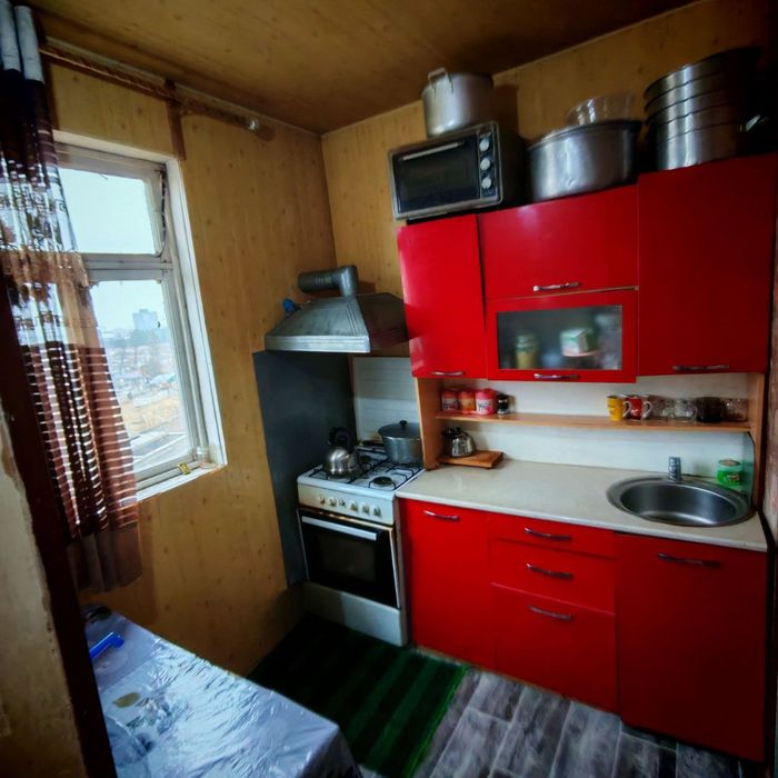 4 etajli dom 4 etajida 2 xonali uy