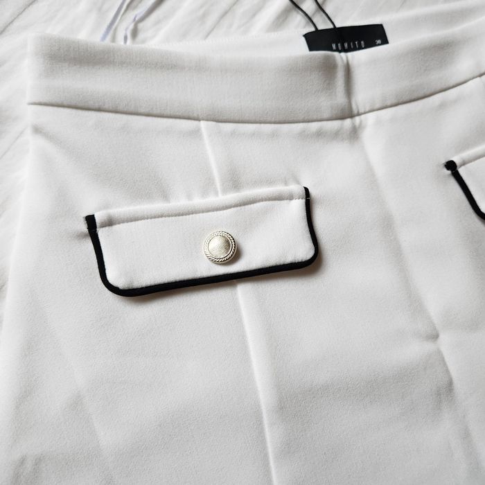 Къса бяла пола M размер трапец висока талия разкроена елегантна MOHITO