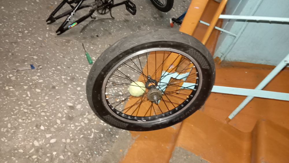 продам покрышку на bmx
