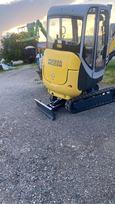 Miniexacavator 2.5 tone Neuson -șenile retractabile,cabină inclinabilă