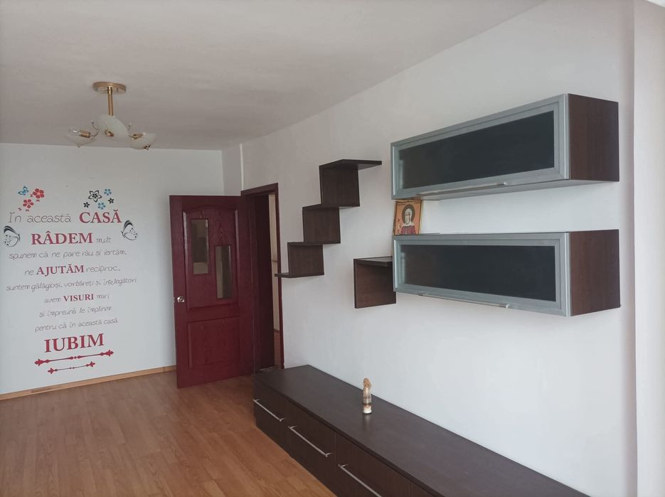 Vând apartament 3 camere decomandat