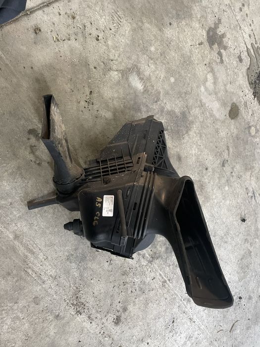 Carcasa filtru aer Audi A4 A5 B8 2.0 2.7 3.0