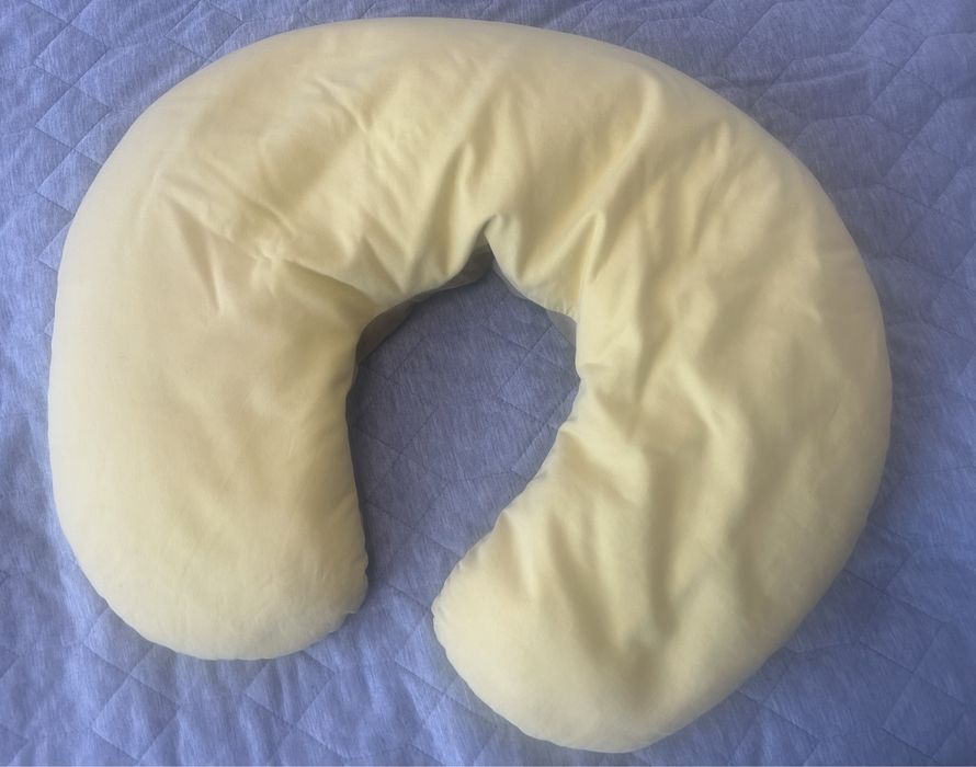 Perna alăptare bebe