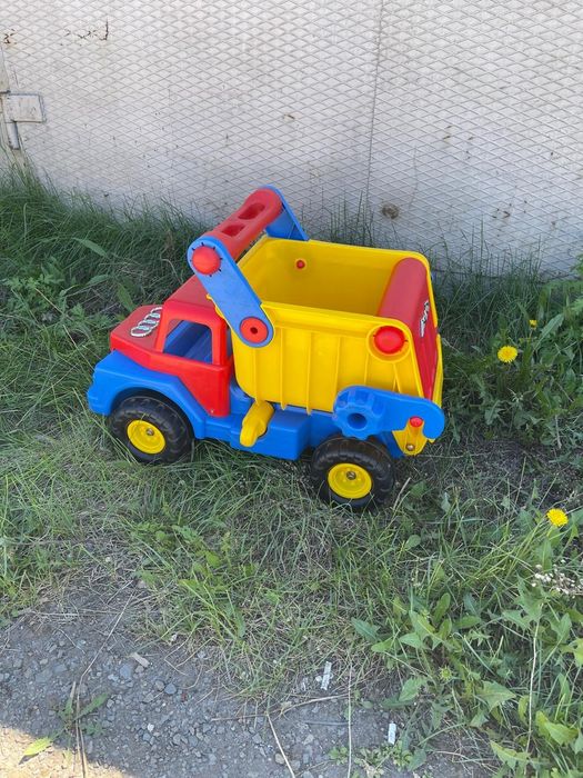 Продам машинку.Большая.